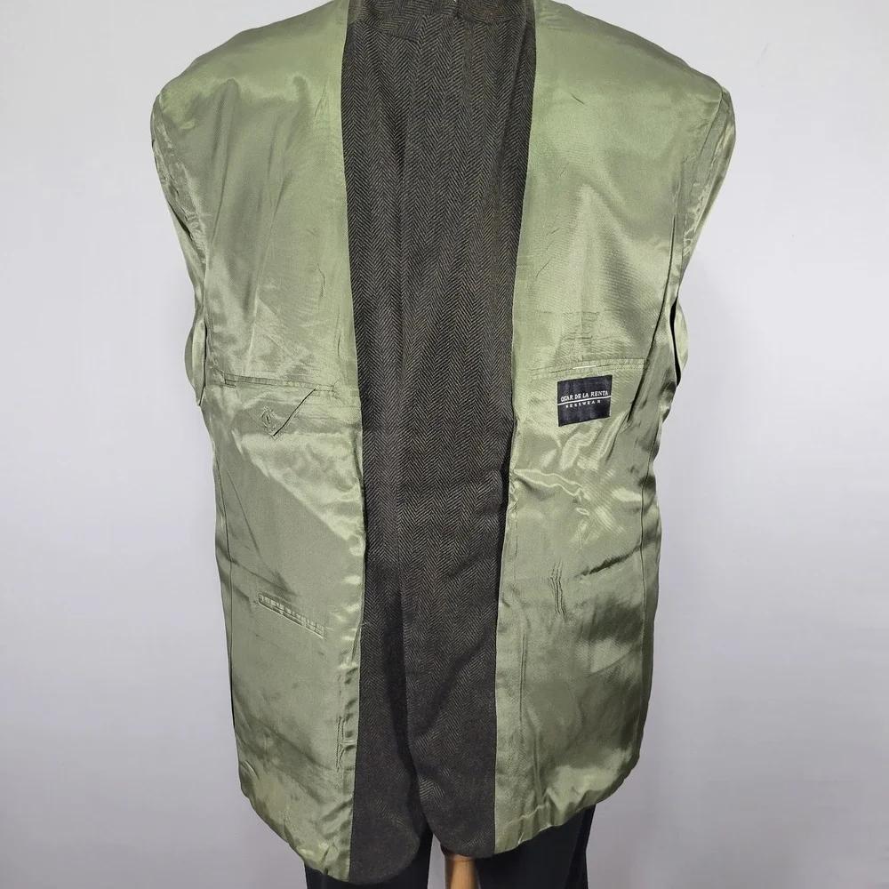 Oscar de la Renta before completing